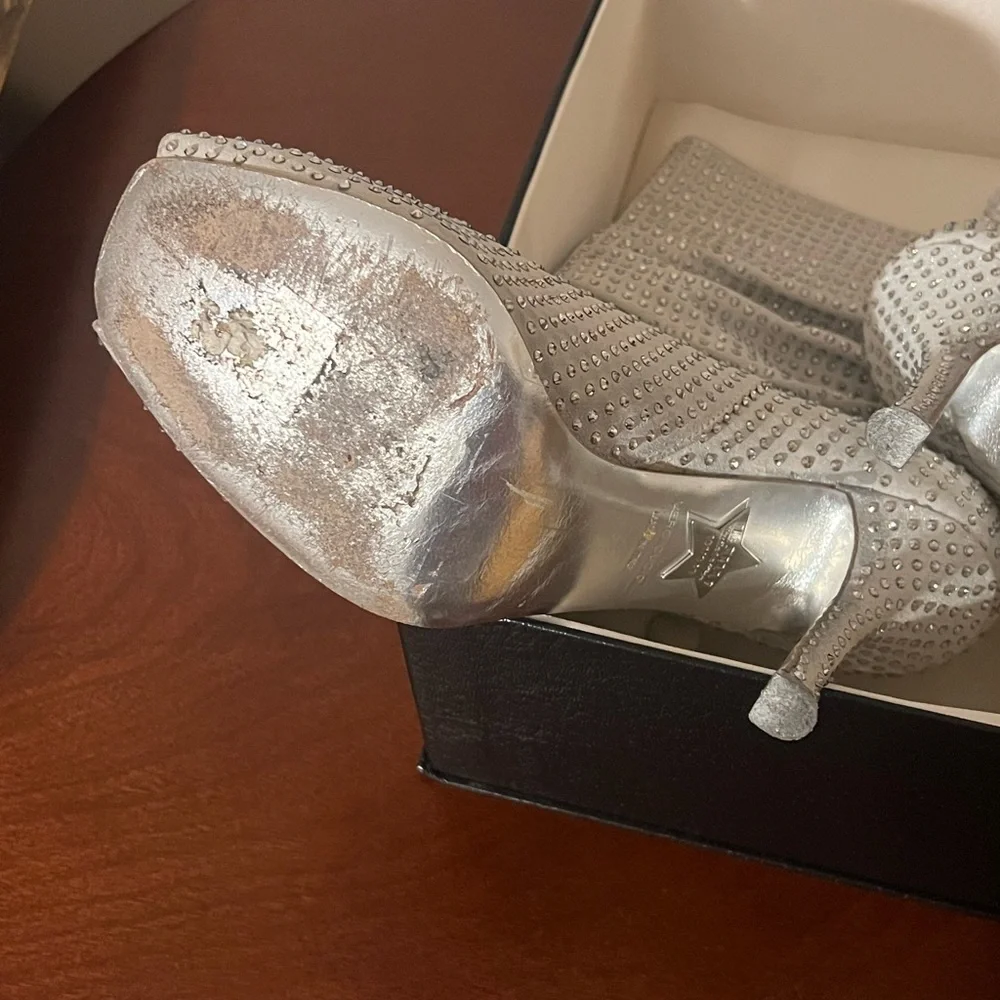 LE SILLA. LIMITED EDITION Stiletto With Swarovski Crystal’s. 101/40 Size 39/8